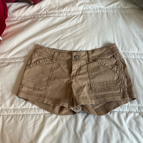 Low rise khaki short shorts by Union Bay - Picture 5 of 5